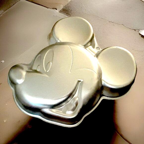 New Disney Mickey Mouse Face Silver Cake Pan - Picture 5 of 6
